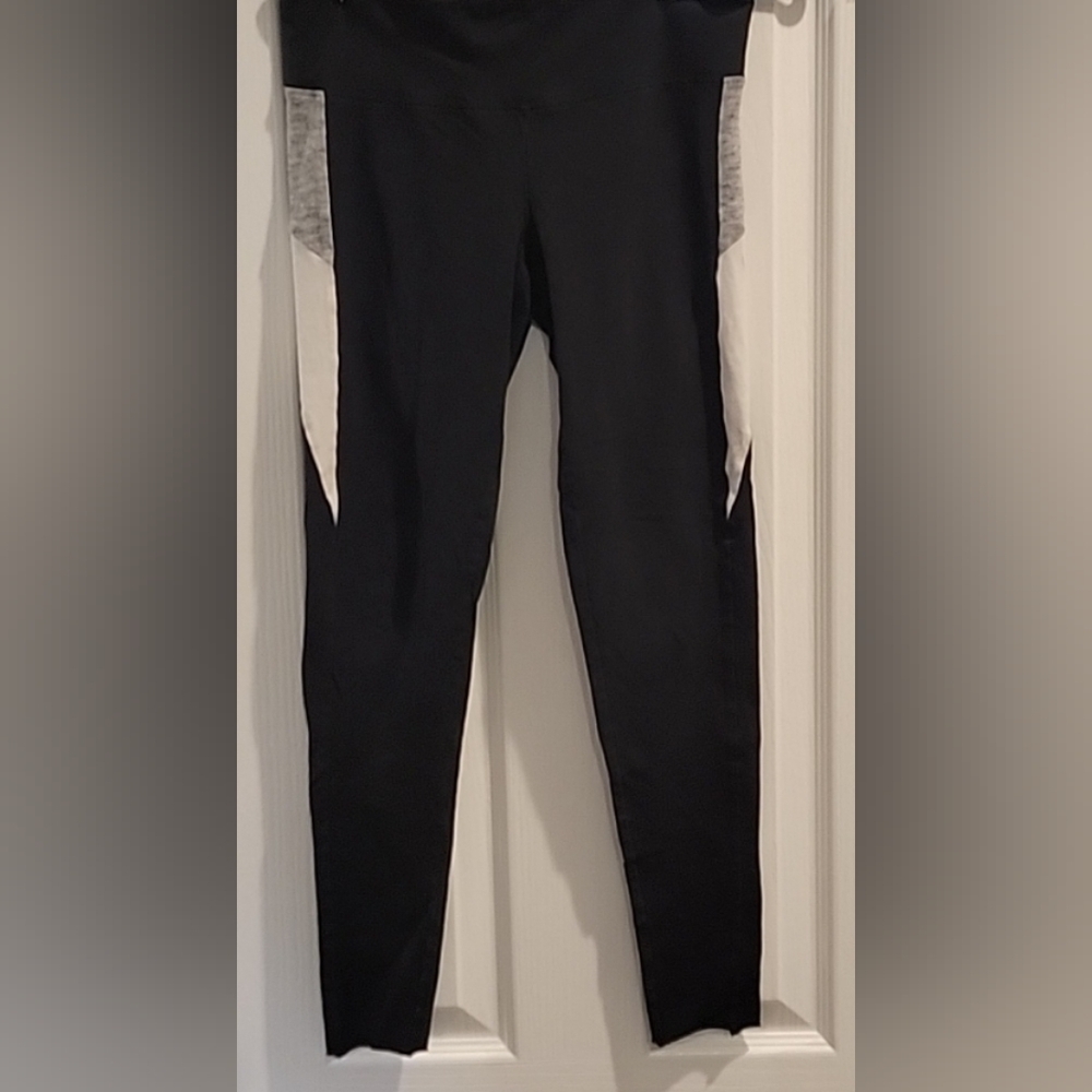 ARITIZA TNA Pants EUC, Size SM.